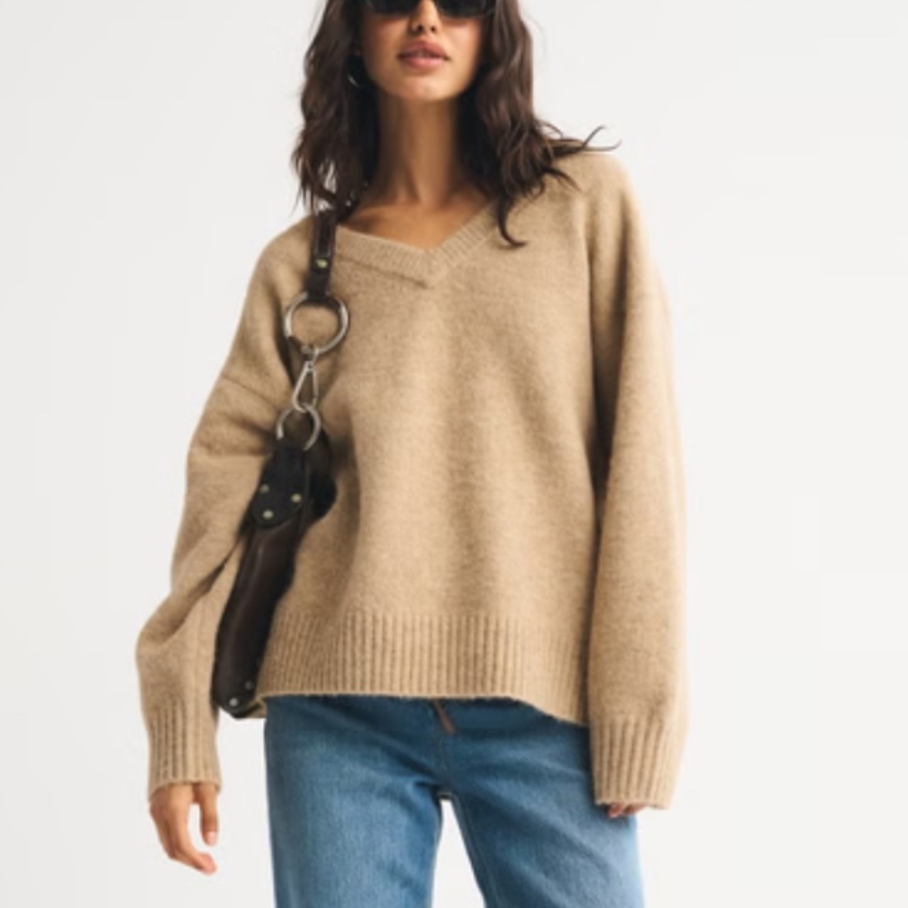 Abercrombie & Fitch Tan V-Neck dad Sweater